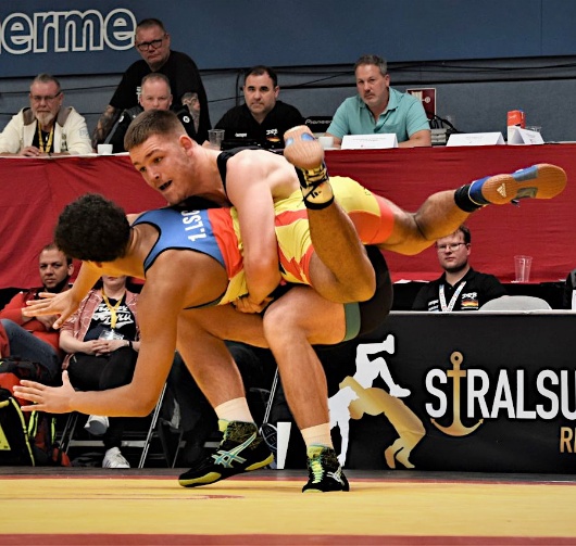 20240418_Ole Sterning beim Wurf Bild