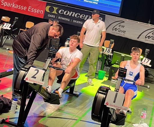 20250205_Pepe Jonuscheit auf dem Ruderergometer Bild
