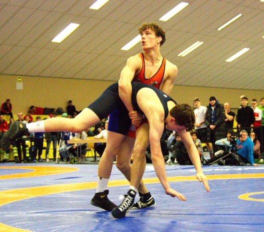 20250211_Luca_Schmal_rot Bild