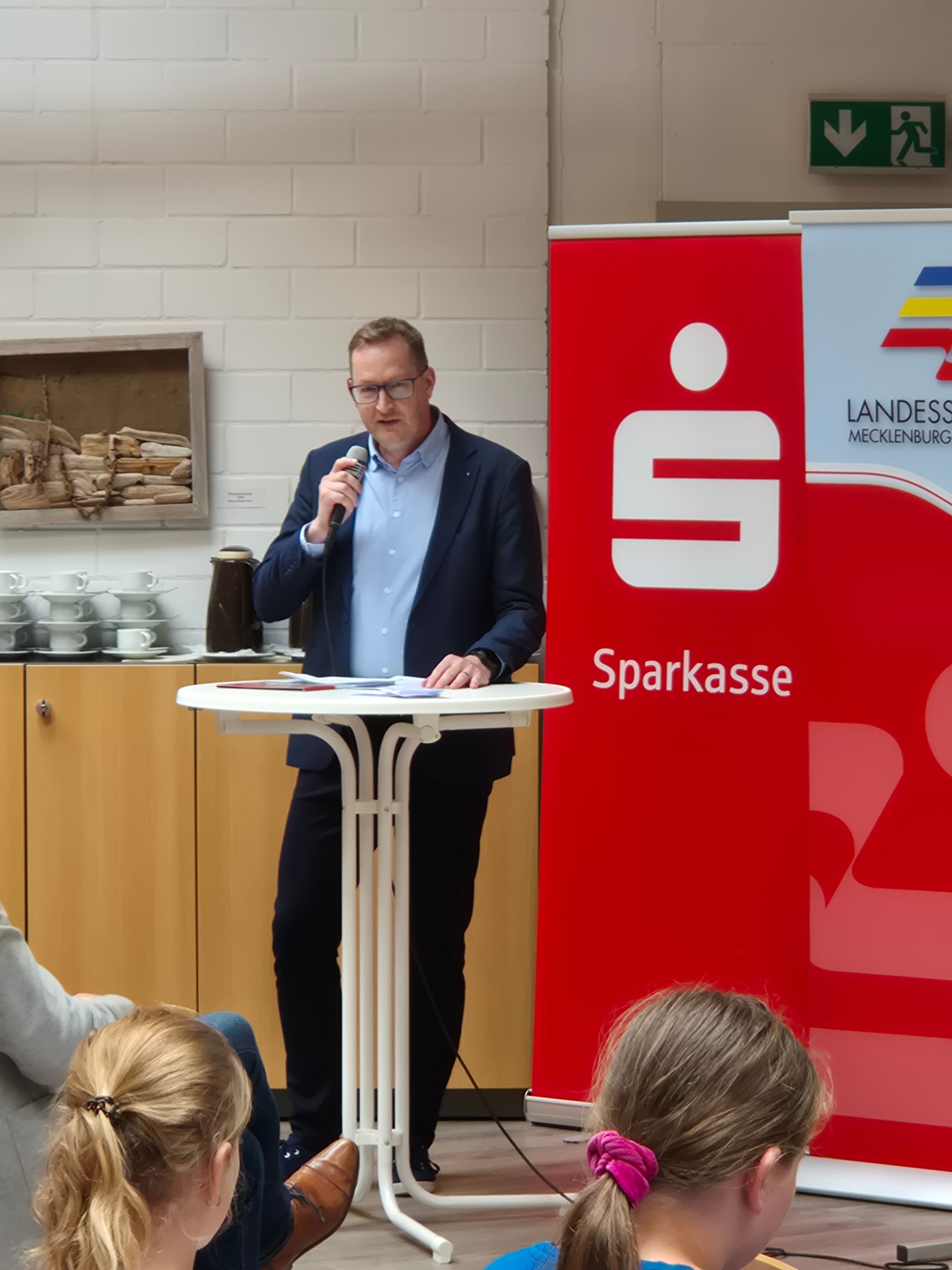 /MAKO/News/News-Bilder-2026/20260605_DSA-Ehrung-Henning.jpg